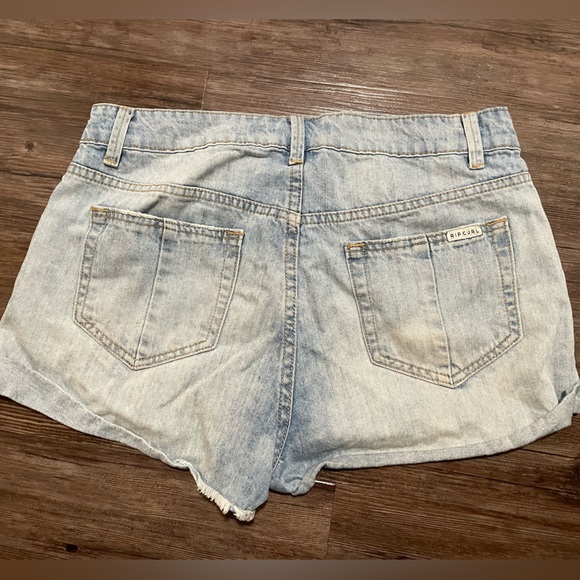Rip Curl Shorts - Picture 3 of 5